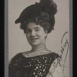 Photographic portrait of the French cabaret signer and actress Miss Yvette Guilbert (1865-1944), taken by Sarony, New York, early twentieth century.